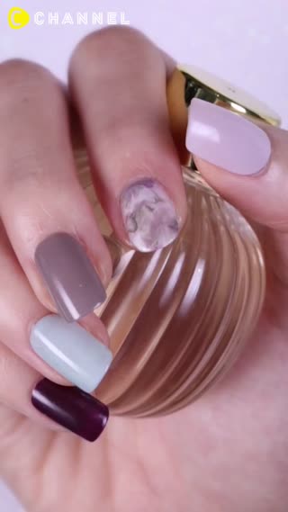 利用保鮮膜轉印♥做出美麗大理石花紋指彩