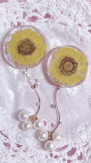【イヤリングdiy 】耳元にお花を咲かせて♥︎！イエローカラーのイヤリング