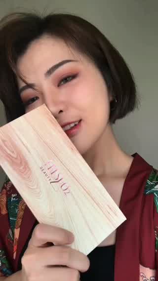 醉新時尚來自FRESHO212色微醺BAR礦物眼影盤