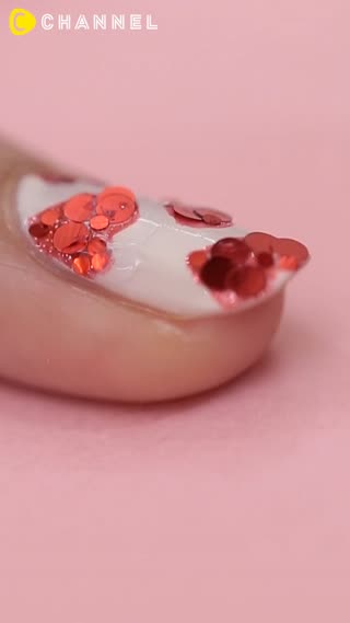 バレンタインは指先から演出♡ハートネイル