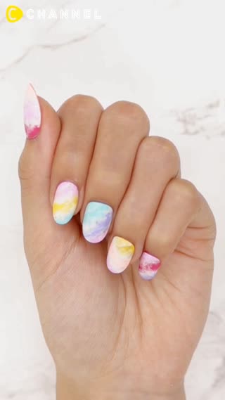 あえてのムラがかわいい！キャンドルネイル