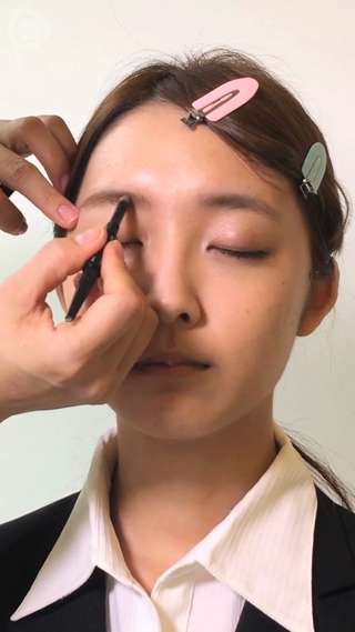「基本の就活メイク　アイブロウ編」
