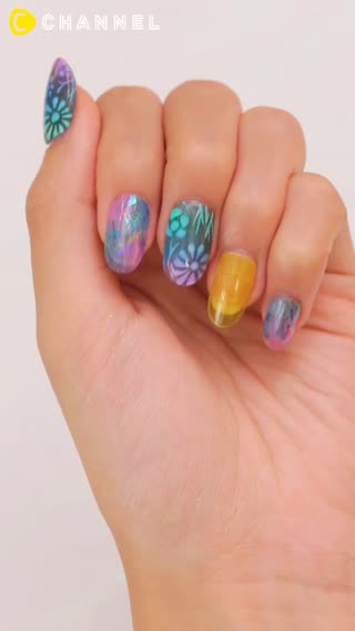 透け感が涼しげ♡シースルーフラワーネイル