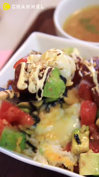 甘辛絶品！マグロとアボカド丼＆とろけるオニオンスープ