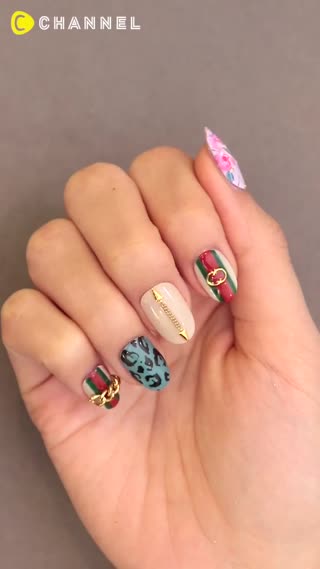 リッチな指先で気分を上げて♡グッチ風ネイル