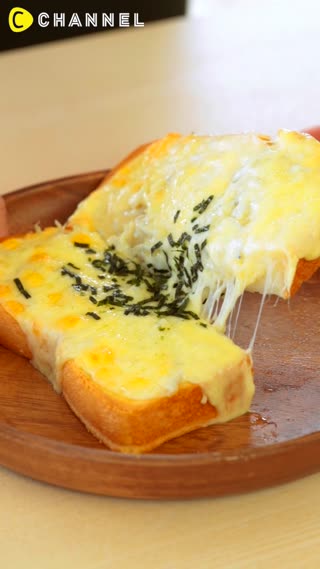 意外な組み合わせ!?しらすチーズトースト