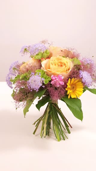 たまにはドラマチックに飾りたい♡バラの華やかブーケ