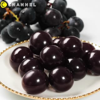 現在的熱門話題 ! 用針戳才能吃的巨峰葡萄？