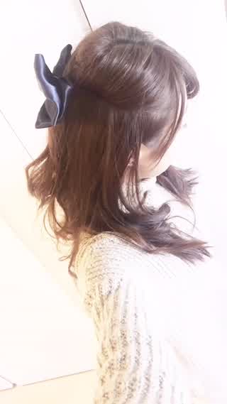 ねじって止めるだけ！超簡単ガーリーハーフアップ