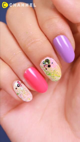 用牙刷就能完成的噴漆感指甲彩繪