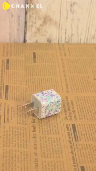 用手邊的小物裝飾充電豆腐頭