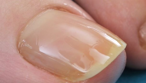 華やかだけど上品 ピーコックフットネイル C Channel