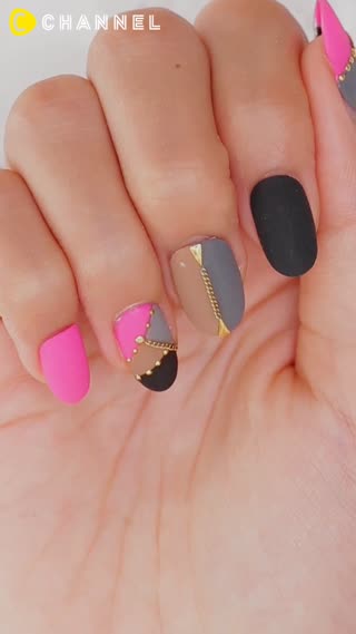 芸術の秋に♡モダンブロッキングネイル