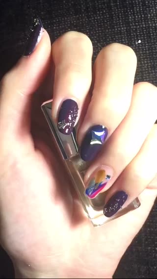 耍點小神祕～太空系炫藍晶砂款指甲