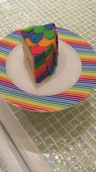 こんなの初めて！話題のカラフルメニュー原宿KAWAII MONSTER CAFÉ